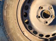 Grajewo ogłoszenia: Sprzedam kola z oponami zimowymi do VW, Skoda. Rozmiar 195/65 R15. - zdjęcie