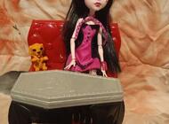 Grajewo ogłoszenia: Sprzedam zestaw kawiarenka i Lalka Draculora z bajki Monster High - zdjęcie